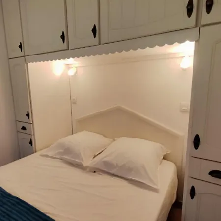 Apartmán Bright With Sea View And Pool Roquebrune-sur Argens