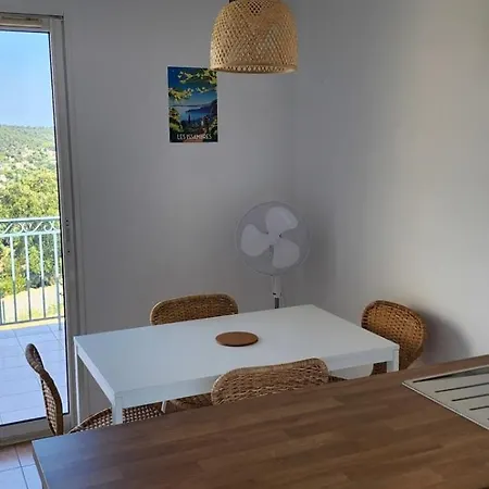아파트 Bright With Sea View And Pool